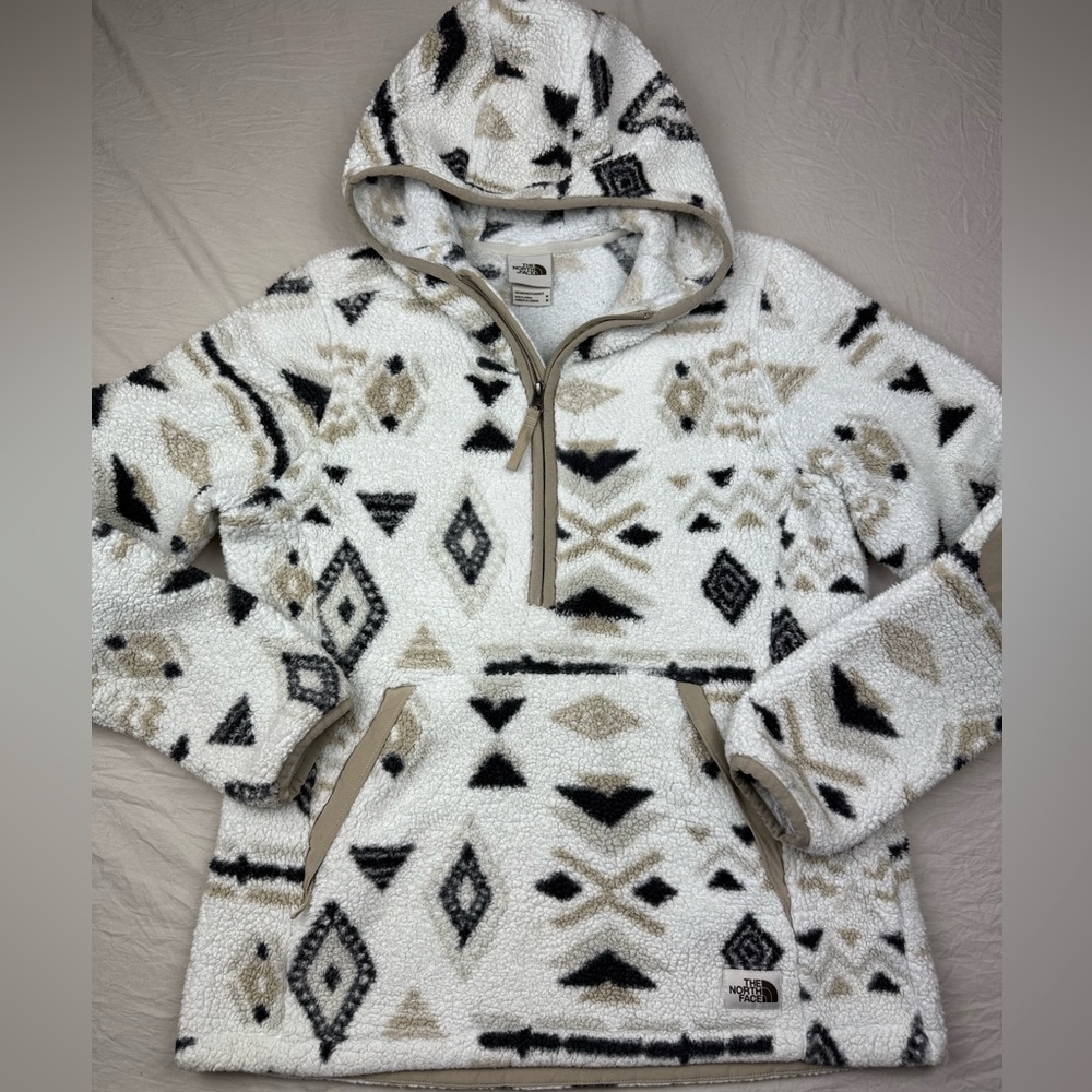 The North Face women’s campshire Fleece pullover hoodie